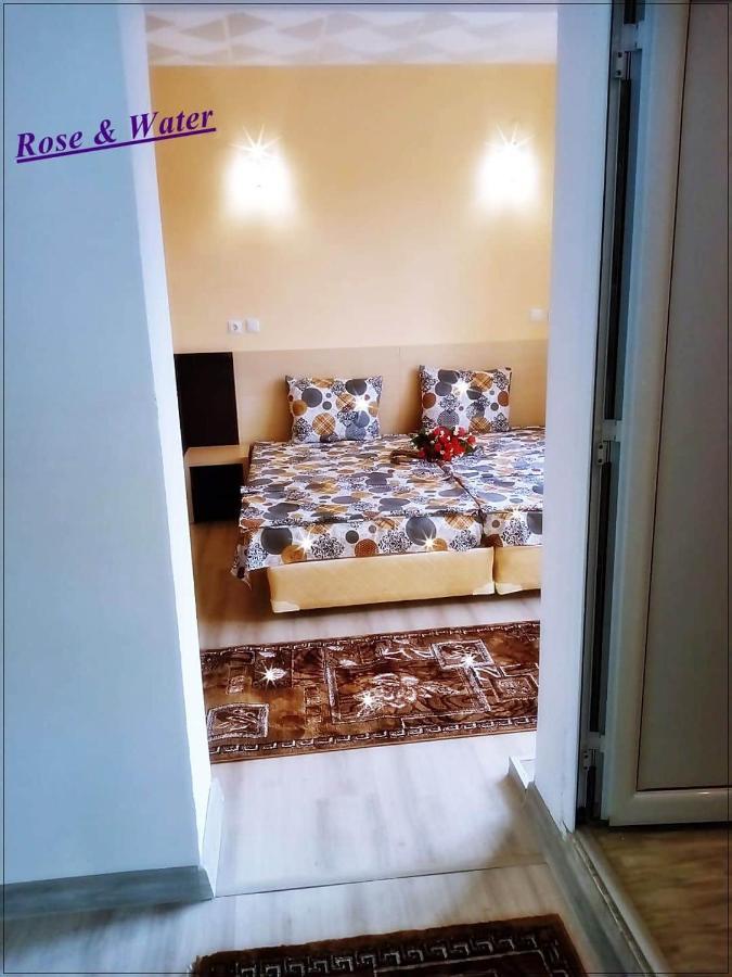 Rose & Water Guest House Pavel Banya Exterior foto
