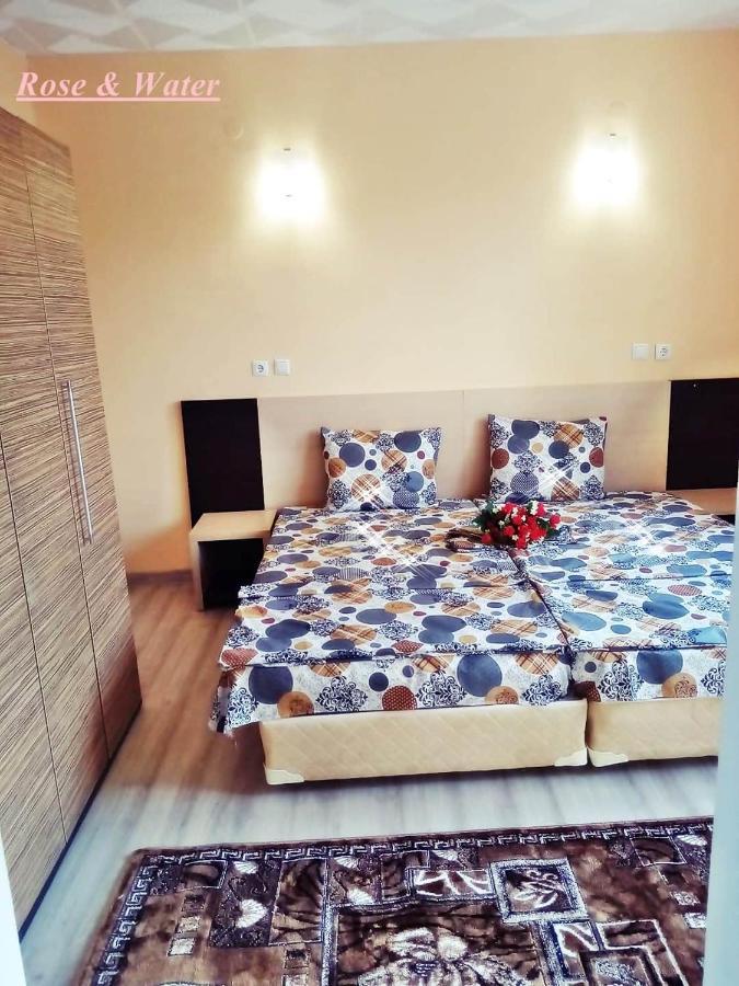 Rose & Water Guest House Pavel Banya Exterior foto
