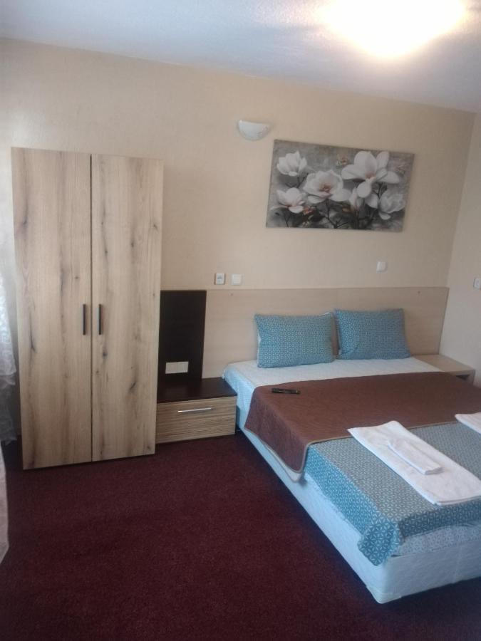 Rose & Water Guest House Pavel Banya Exterior foto