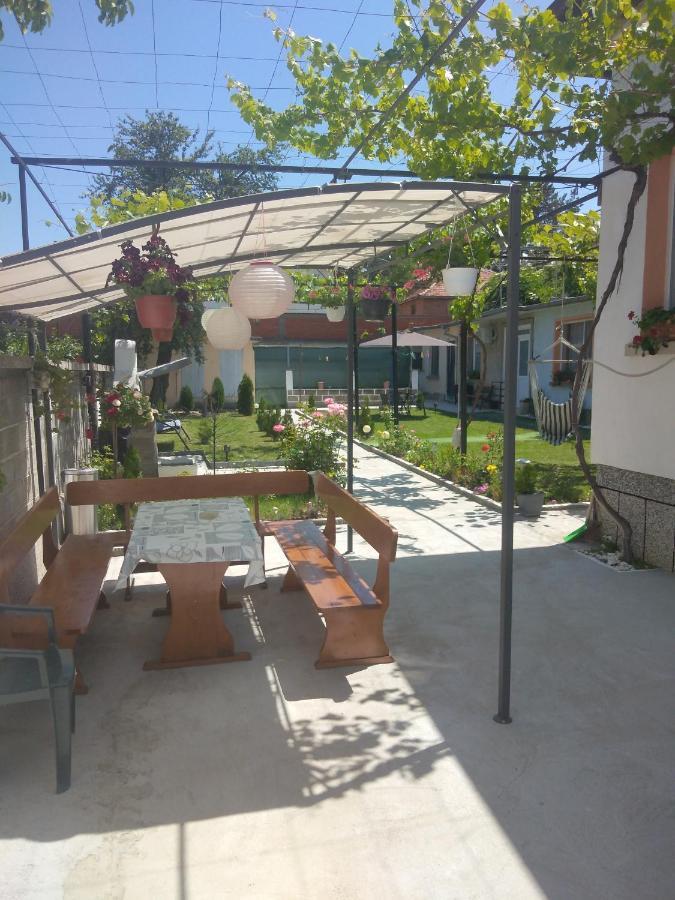 Rose & Water Guest House Pavel Banya Exterior foto